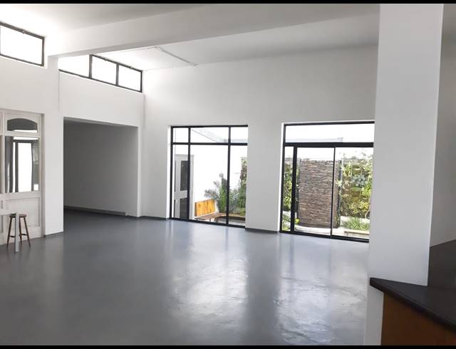 180M² BUSINESS TO LET IN WOODSTOCK